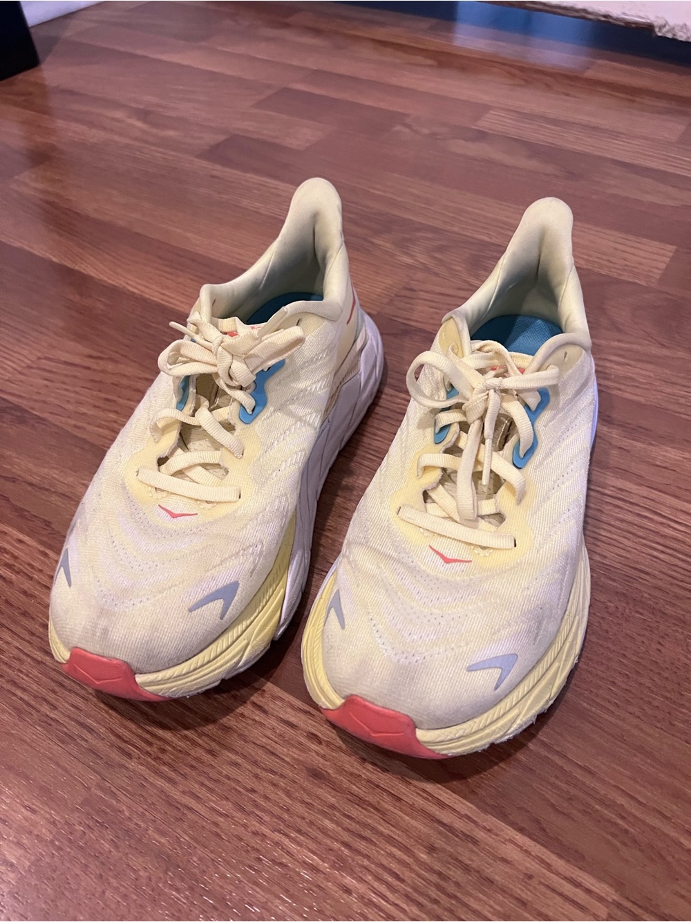 Hoka One One Arahi 6